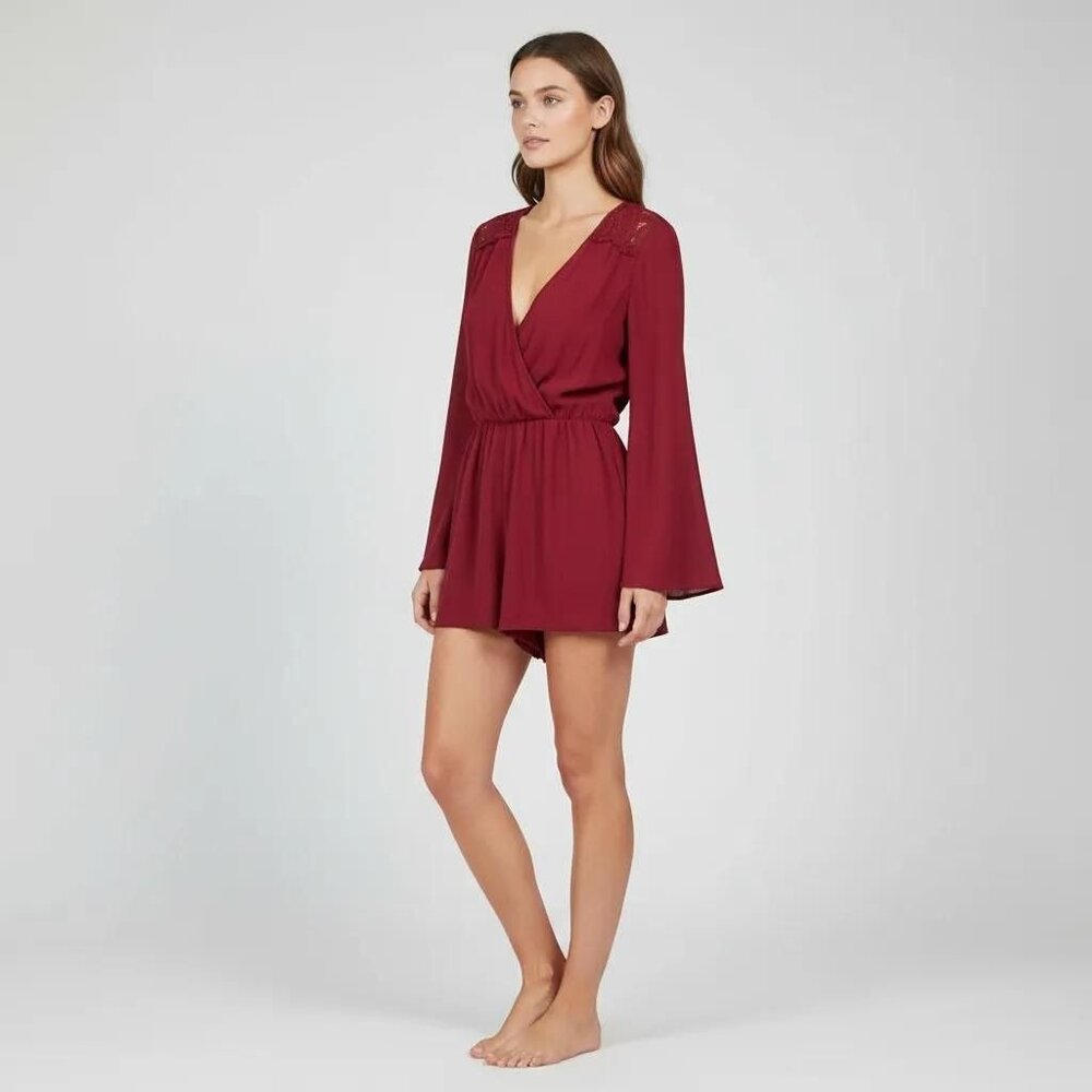 Doe & Rae Women's Lace Detail Long Sleeve V-Neck Short Romper Burgundy Sz Medium